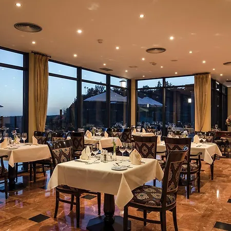 Casa Leon 4*